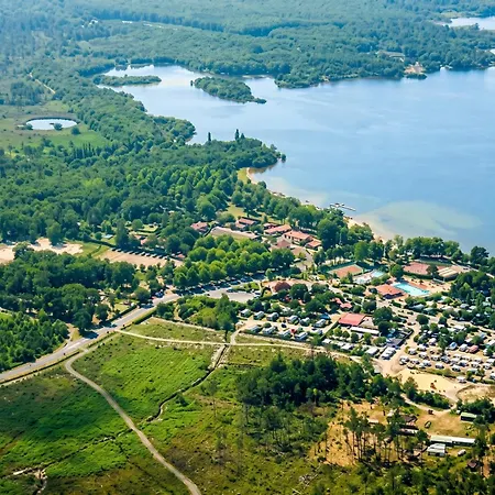 Maison Charmante A Avec Vue Sur Le Lac.