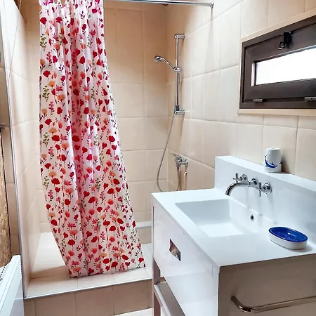 Maison Charmante A Avec Vue Sur Le Lac. Ferienhaus